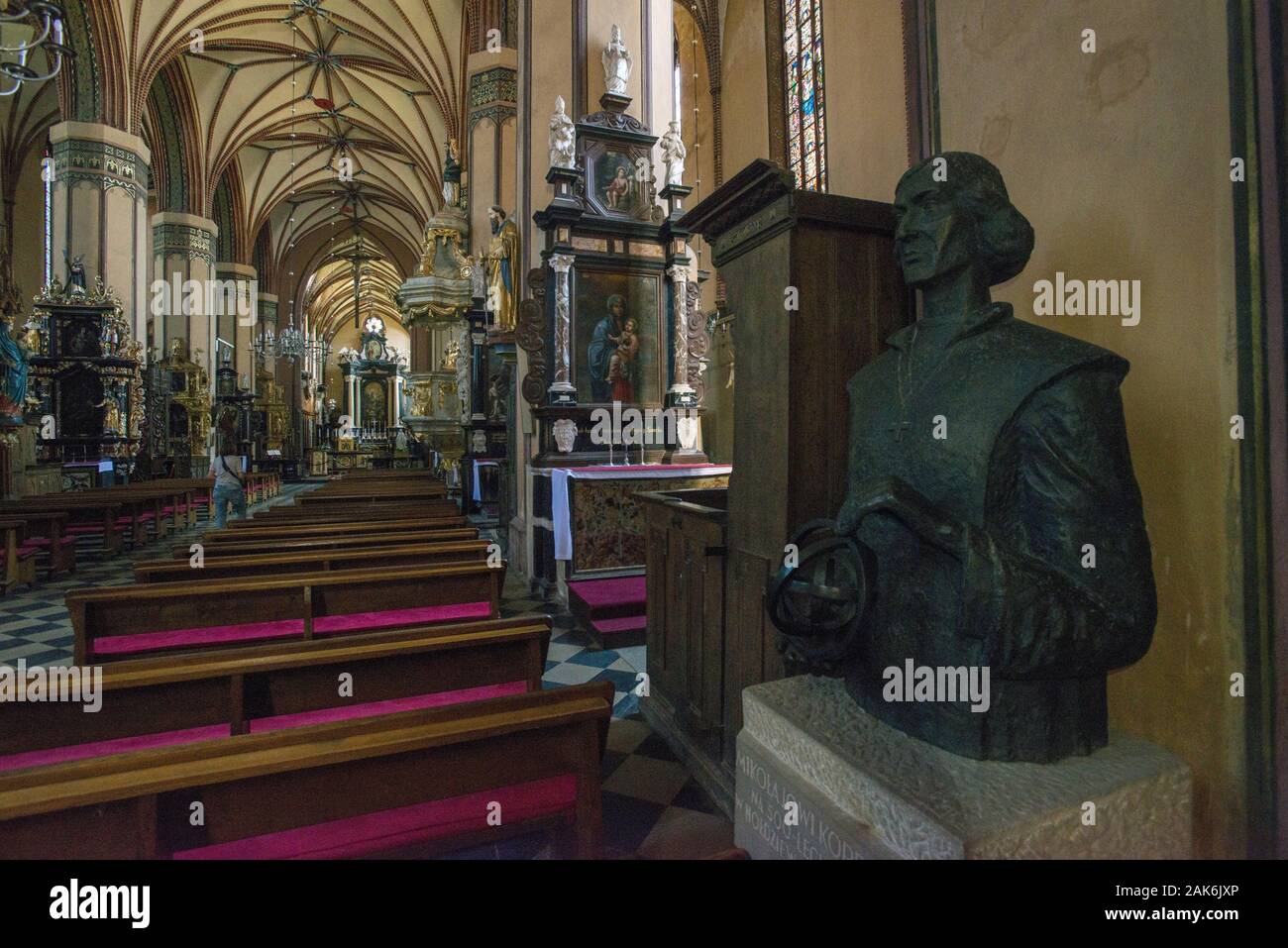 Frombork (Frauenburg): Domberg, Nikolaus Kopernikus statua Frauenburger im Dom (auch Kathedrale Mariae assunta und San Andreas), Danzica | usage wo Foto Stock
