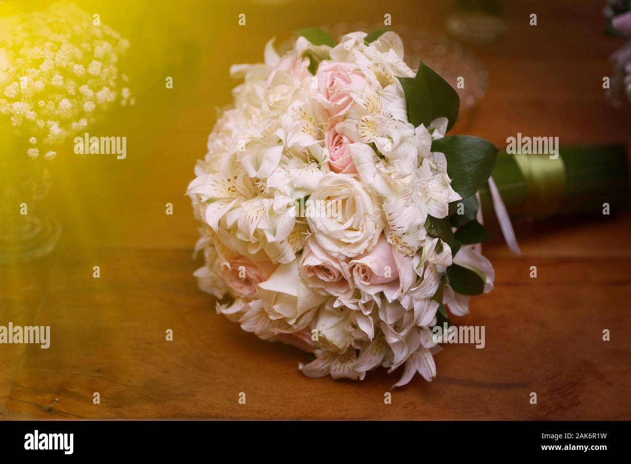 Brides wedding bouquet di fiori - decorazioni per matrimoni Foto Stock
