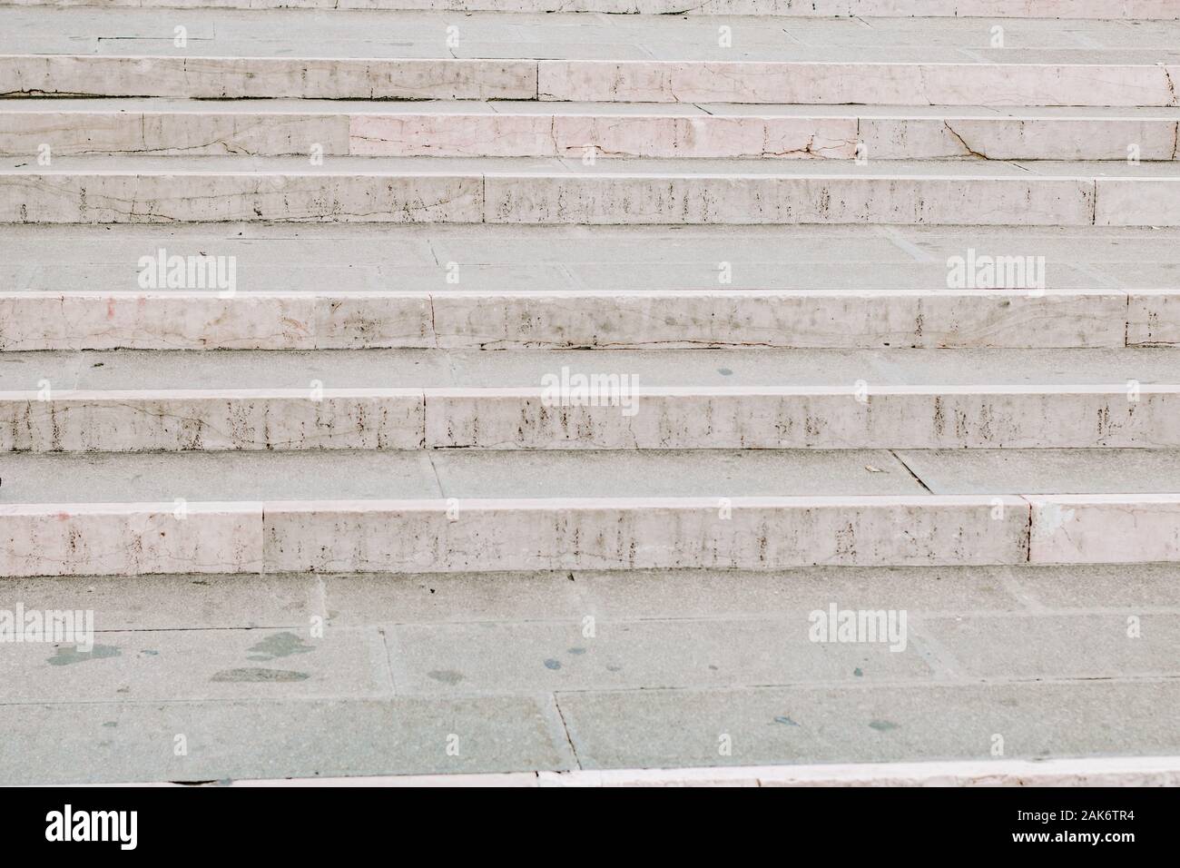 La crema di gradini di marmo Venezia Italia, concetto romano, vintage vecchio, pietra, storia Foto Stock