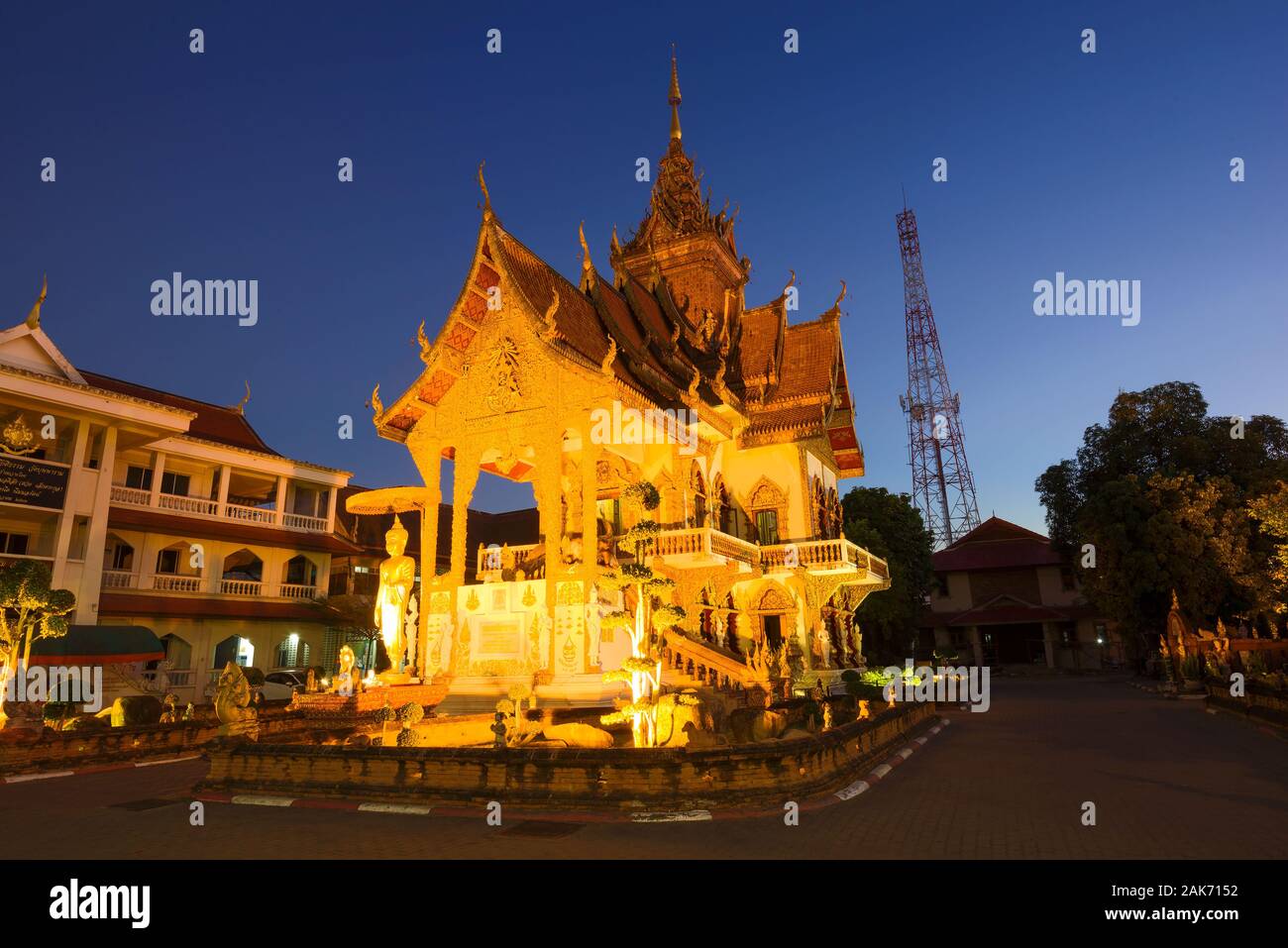 CHIANG può, Tailandia - 22 dicembre 2018: la sera del tempio Buddista Wat Buppharam Foto Stock