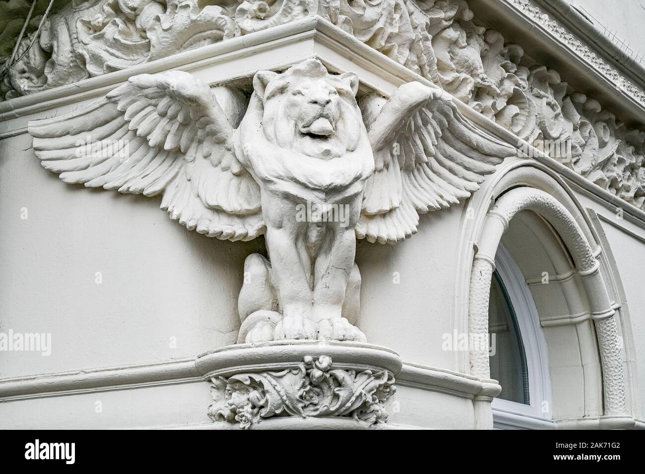 Dettaglio del leone alato su edificio a Londra, Inghilterra, Regno Unito Foto Stock