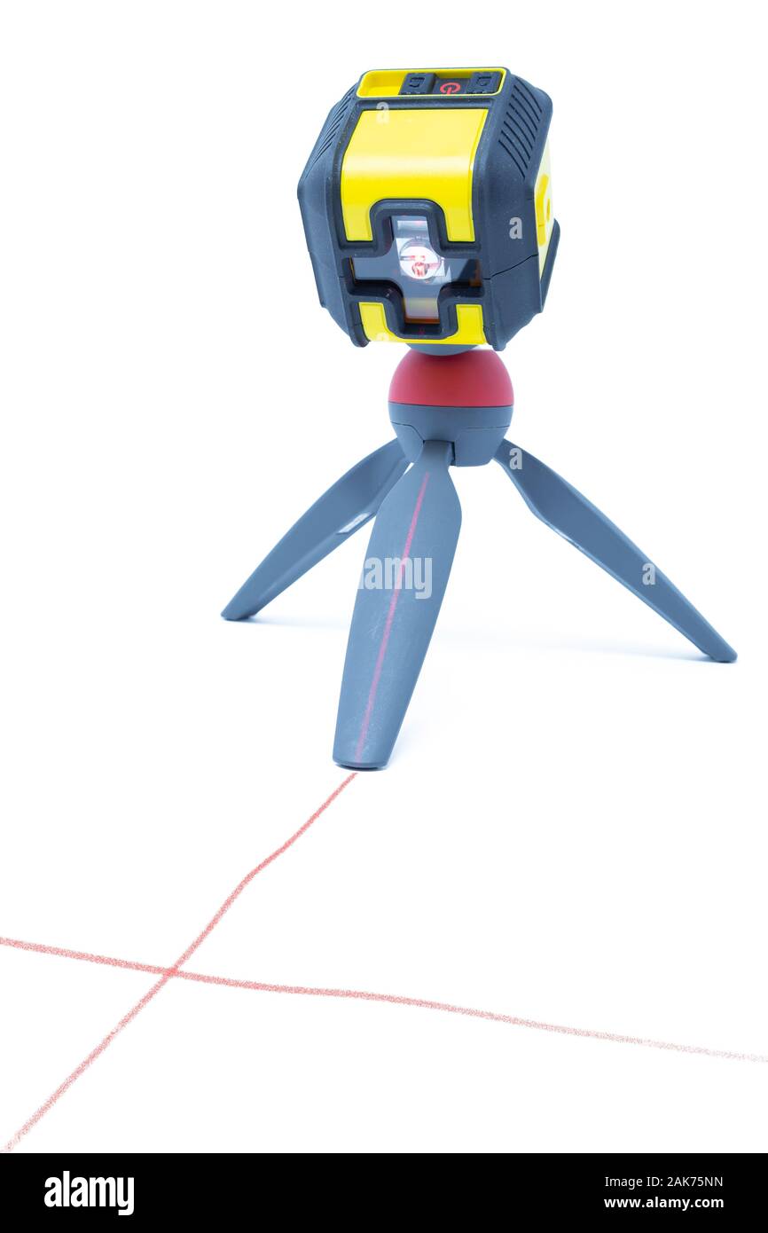Livello Laser isolato su sfondo bianco. Questo strumento laser è utile per allineare gli oggetti Foto Stock
