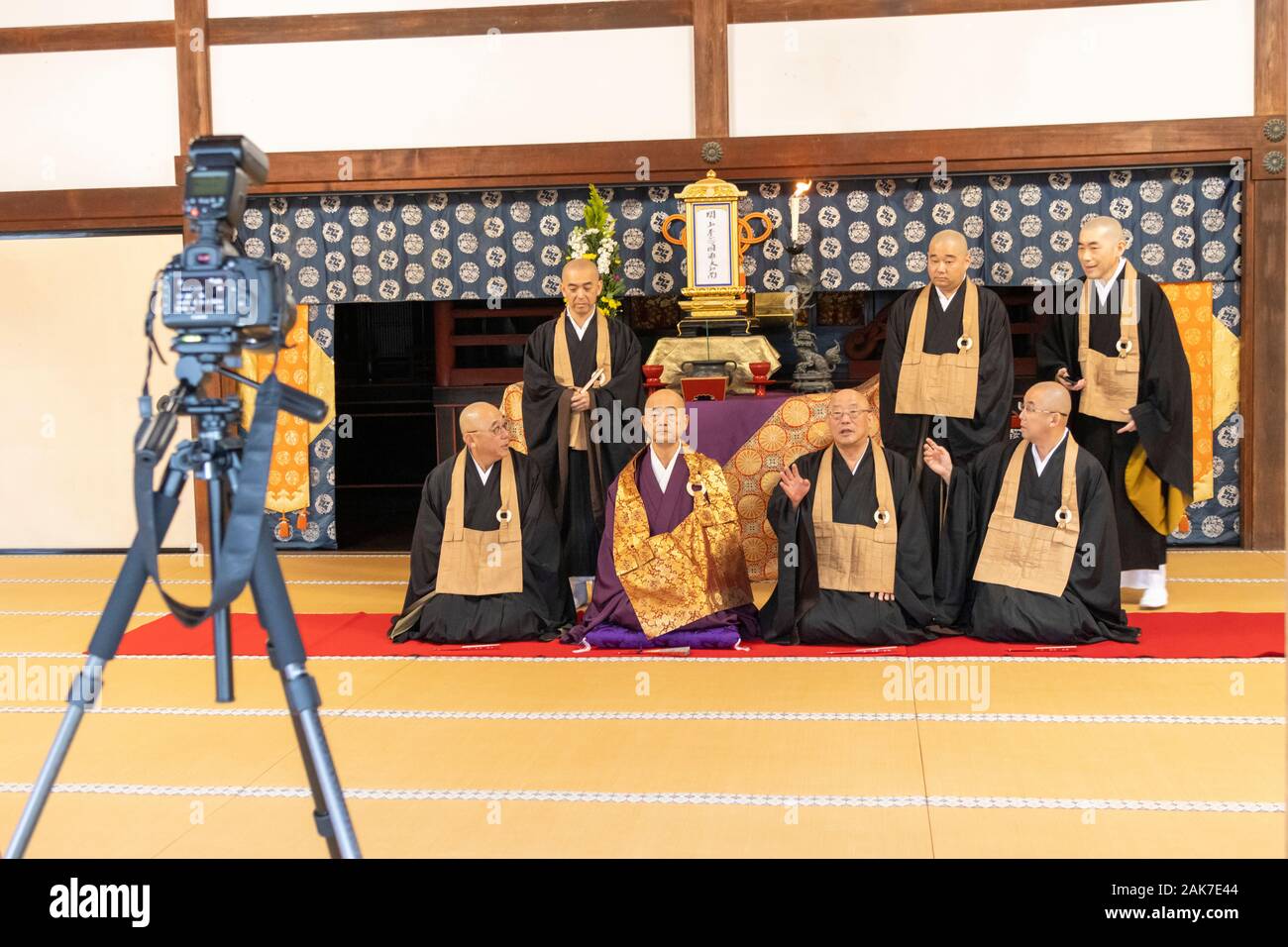 Selfie foto di gruppo dei monaci buddisti Zen cerimonia, Tenryū-ji, Kyoto, Giappone Foto Stock