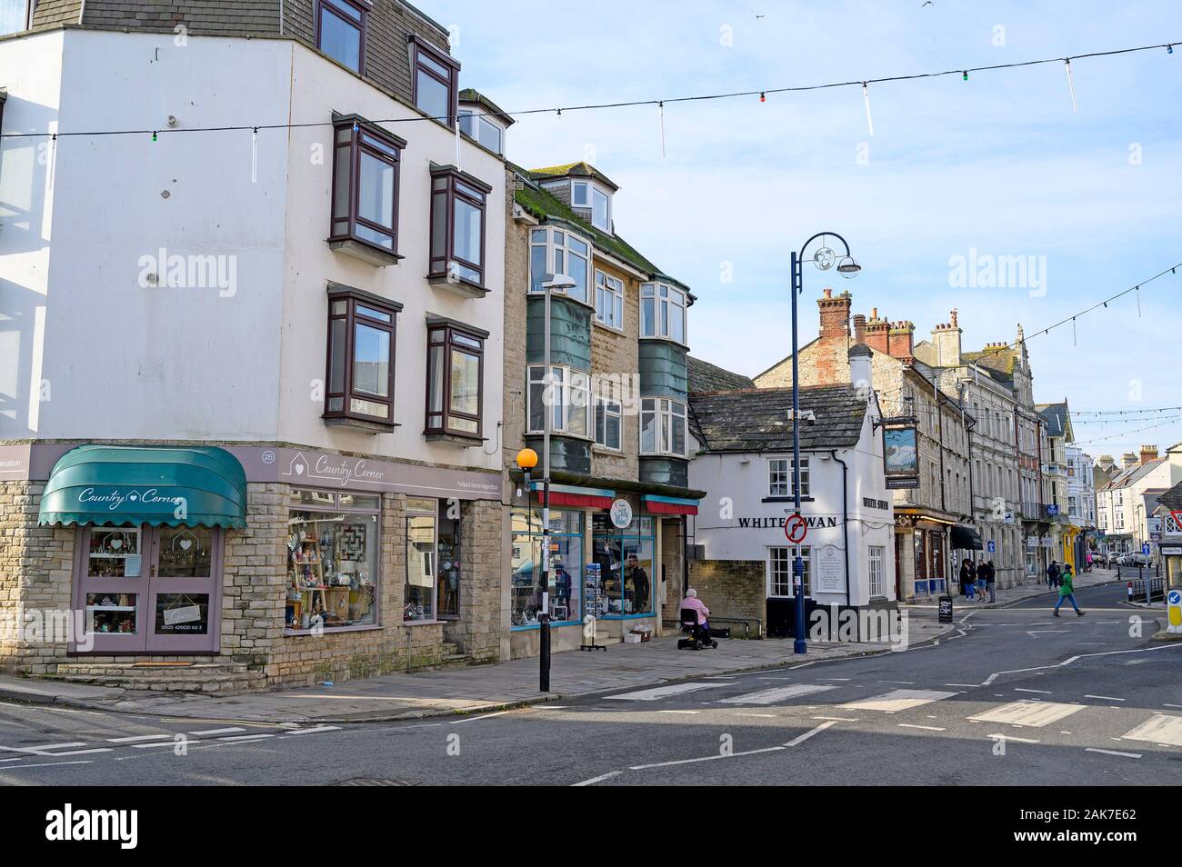 Una vista generale di Swanage High Street, Dorset, Regno Unito. Novembre 2019. Foto Stock