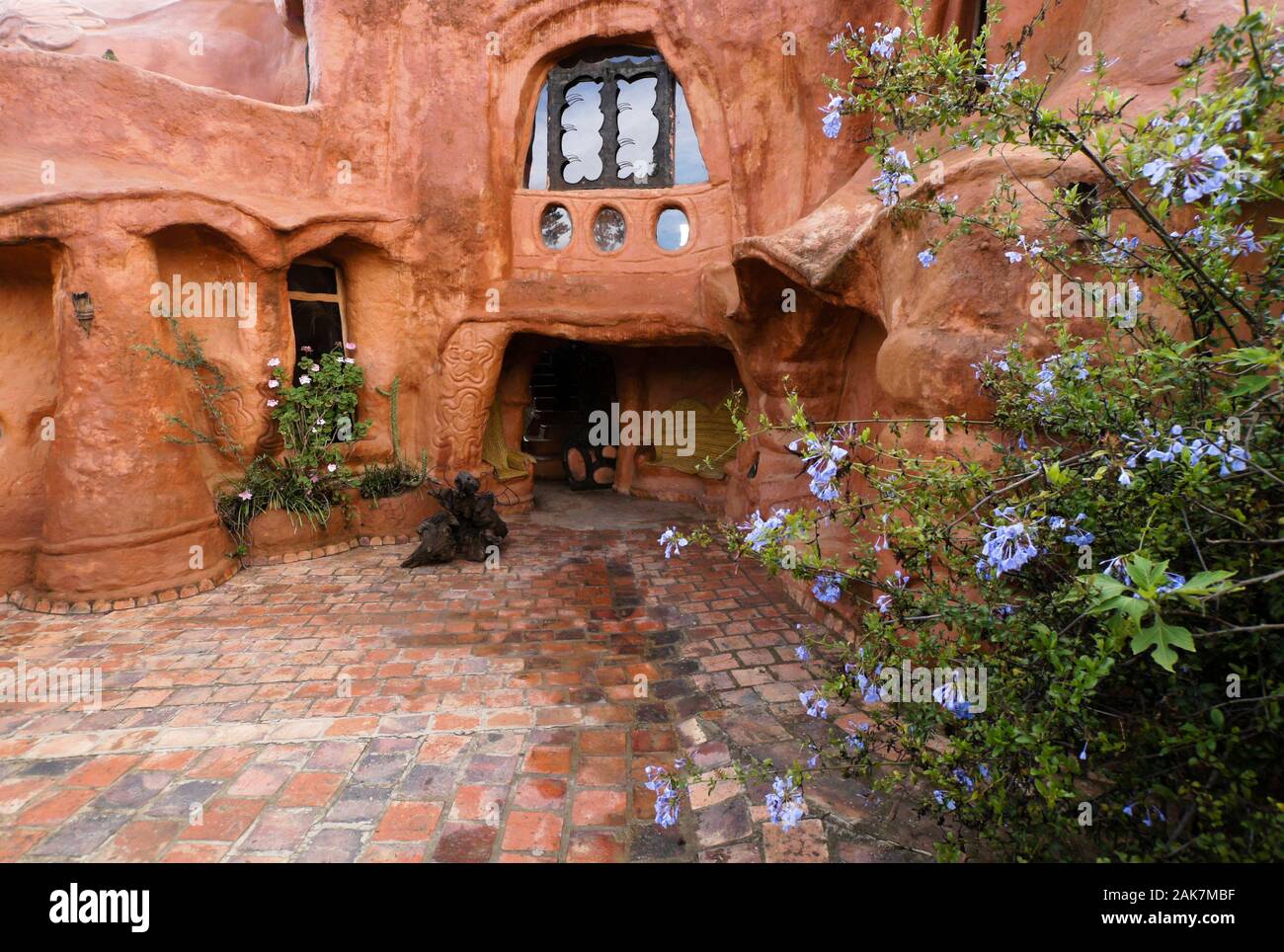 Ingresso frontale alla Casa Terracotta, progettata e costruita dall'architetto colombiano Octavio Mendoza, Villa de Leyva, Colombia Foto Stock