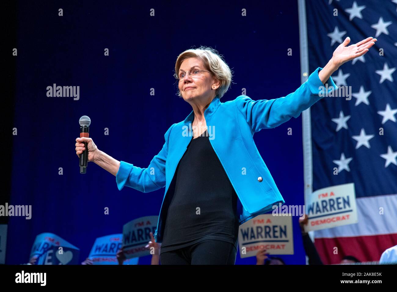 New York, Stati Uniti d'America, 7 gennaio 2020. Noi il senatore e candidato presidenziale Elizabeth Warren affronta una campagna al rally di Brooklyn Kings Theatre di New York. Credito: Enrique Shore/Alamy Live News Foto Stock