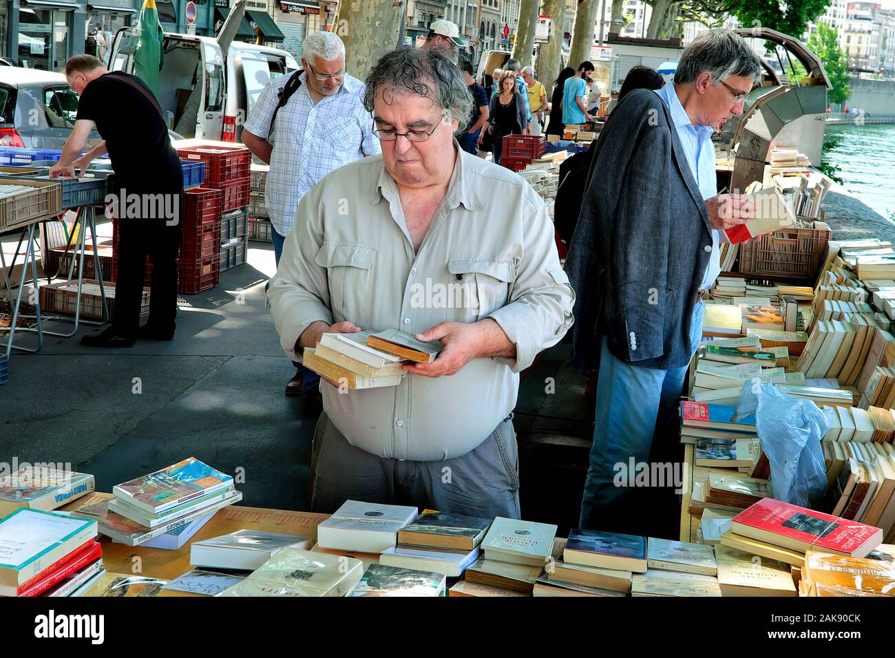 Mercato del libro di seconda mano lungo il fiume Saône, Lione, Auvergne-Rhône-Alpes Regione, Francia, Europa Foto Stock