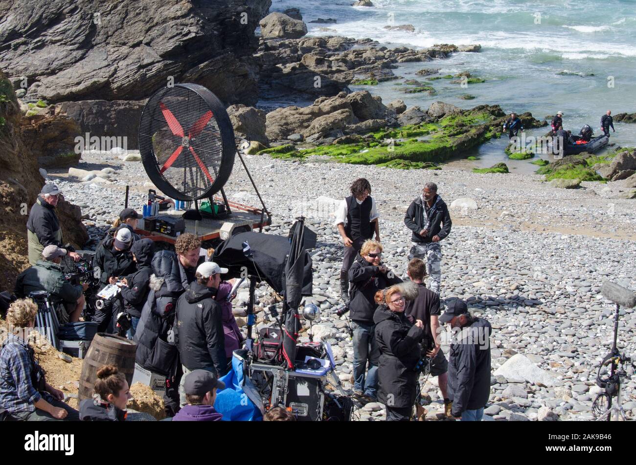 La BBC serie Poldark, starring Aidan Turner,girato in Cornwall Regno Unito formano una spiaggia pubblica,location del film per Poldark Cornovaglia Foto Stock
