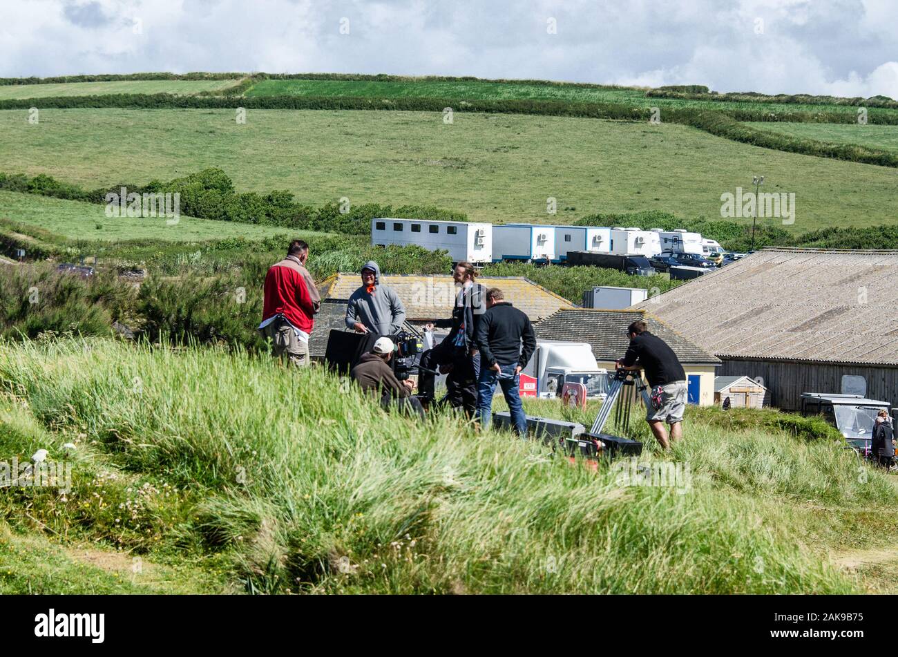 La BBC serie Poldark, starring Aidan Turner,girato in Cornwall Regno Unito formano una spiaggia pubblica,location del film per Poldark Cornovaglia Foto Stock