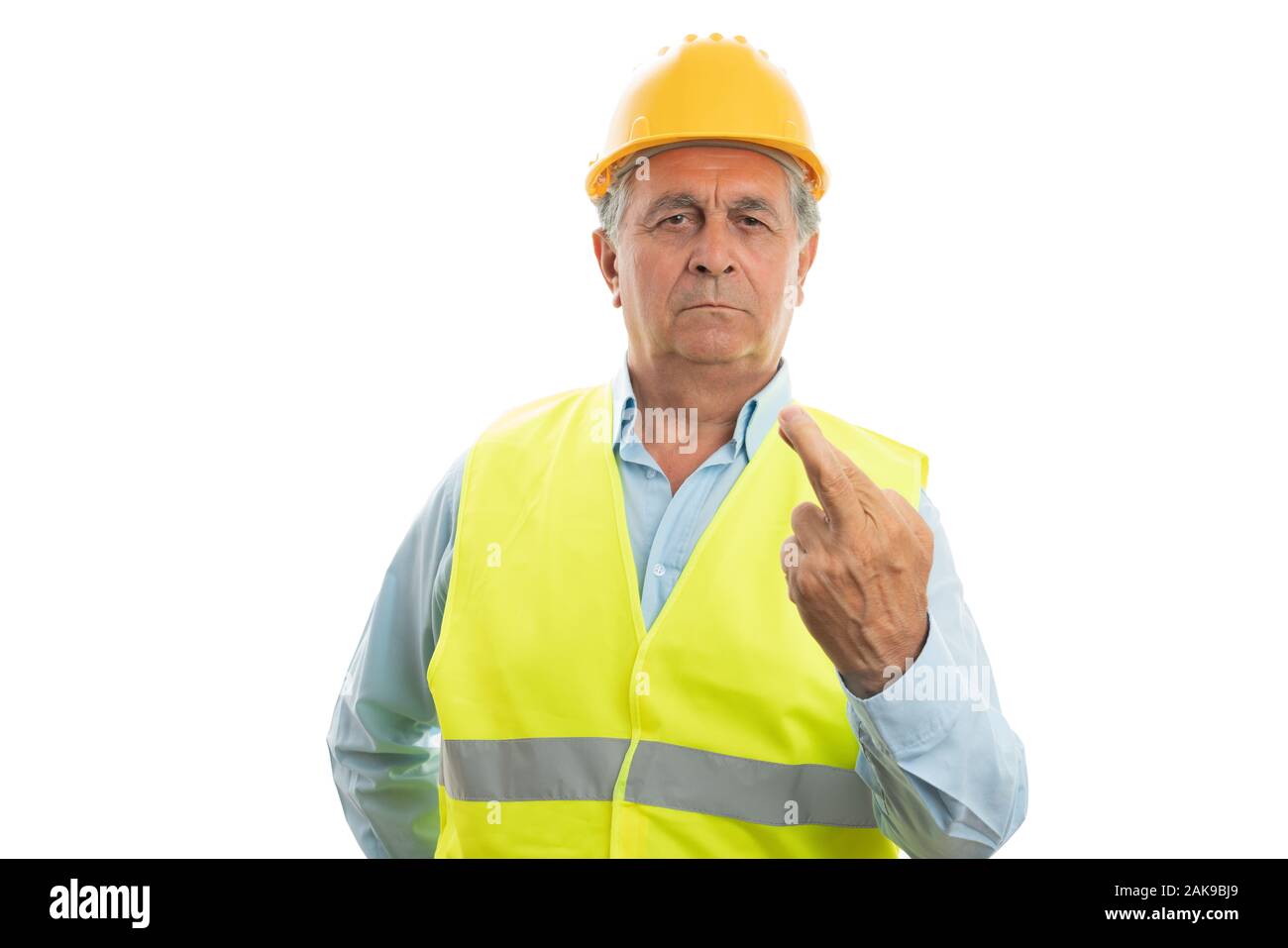 Vecchio generatore maschio con gravi sconvolto l'espressione tenendo le dita incrociate come sfortuna gesto isolato su sfondo bianco Foto Stock