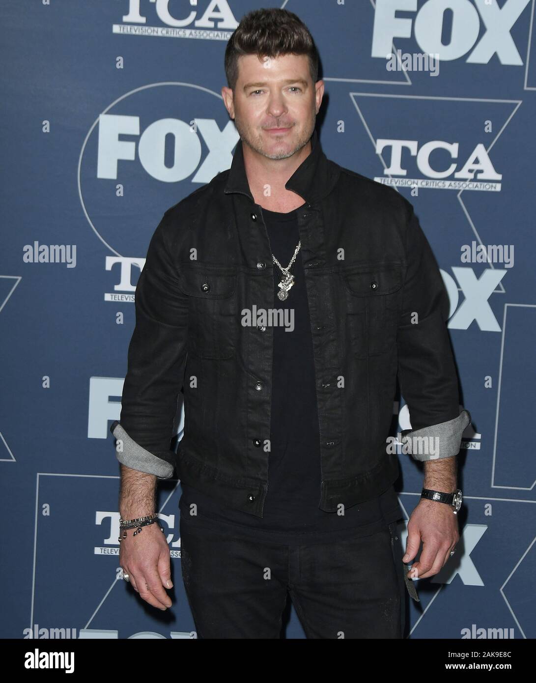 Los Angeles, Stati Uniti d'America. 07Th gen, 2020. Robin Thicke arriva al FOX TCA invernale tutte le Star Party tenuto presso il Langham Huntington a Pasadena, CA il Martedì, ?Gennaio 7, 2020. (Foto di Sthanlee B. Mirador/Sipa USA) Credito: Sipa USA/Alamy Live News Foto Stock