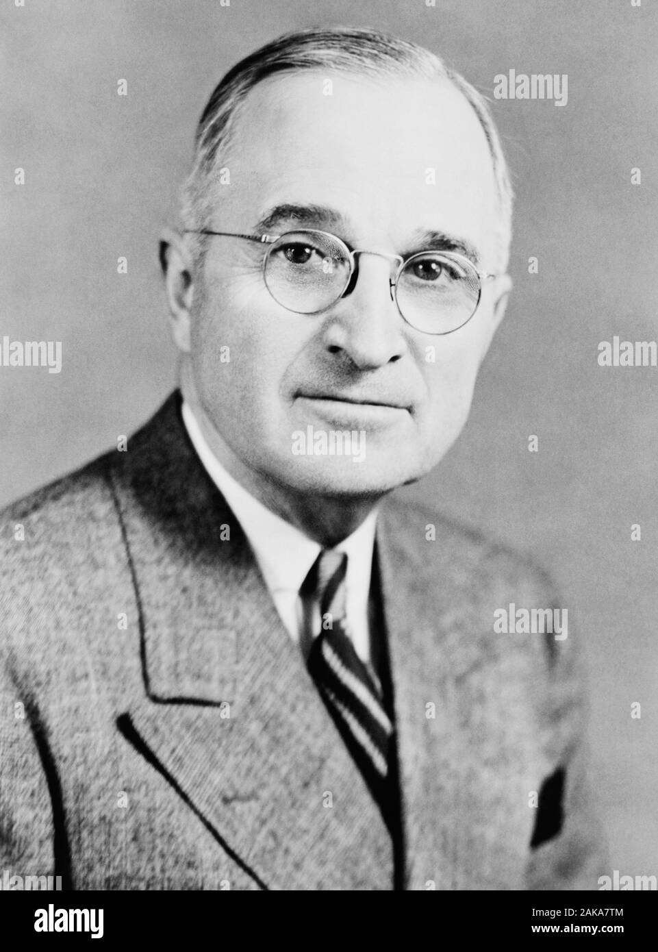 Vintage foto ritratto di Harry S Truman (1884 - 1972) - La trentatreesima del Presidente USA (1945 - 1953). Foto circa 1945 da Edmonston Studio. Foto Stock