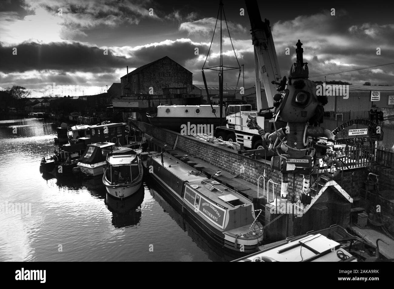 Cantiere sul fiume Calder vicino al Hepworth Galleria d'arte,Wakefiled, West Yorkshire Foto Stock