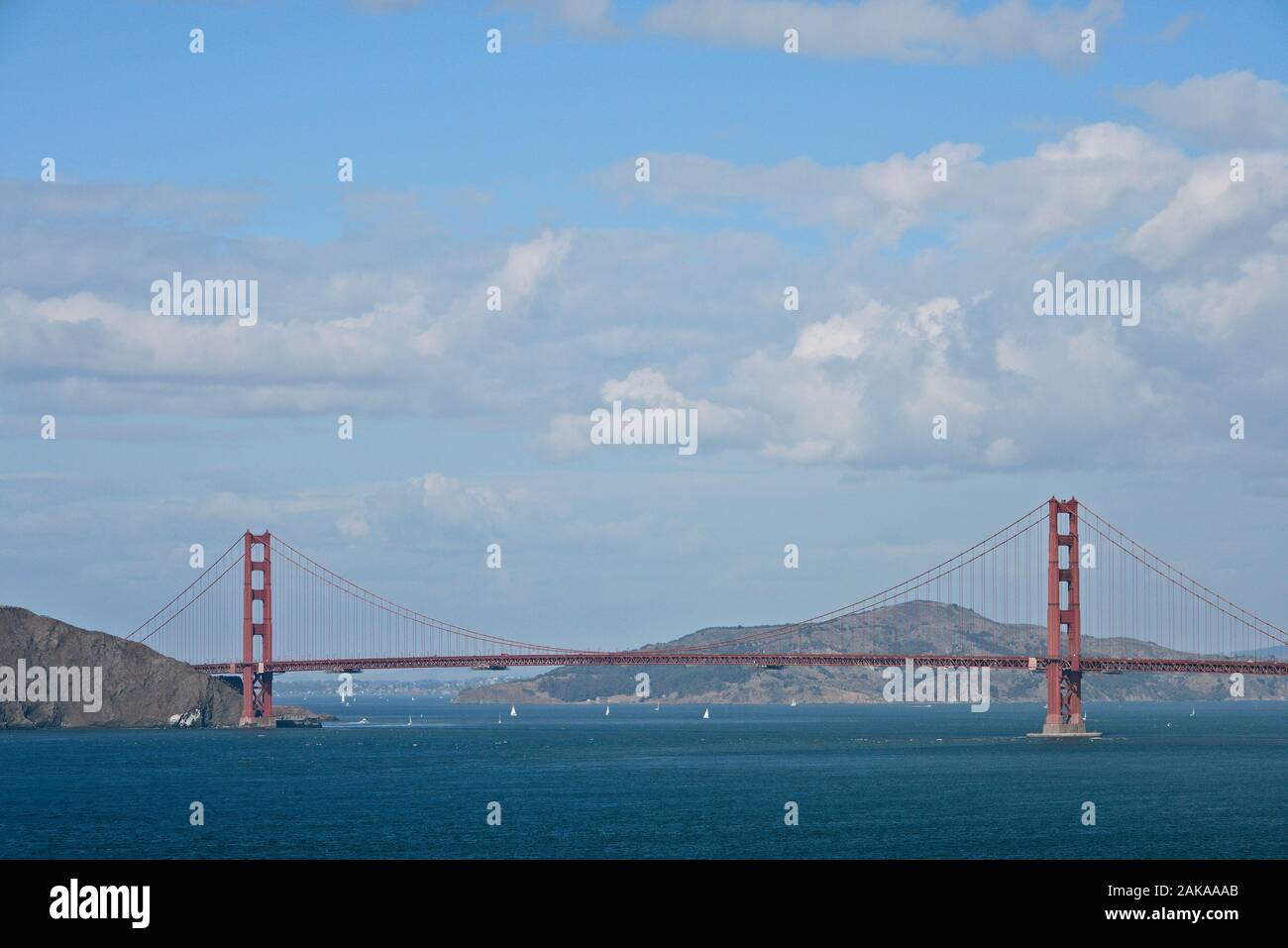 Blick auf die Golden Gate Bridge vom Lands End Park, San Francisco, Kalifornien, STATI UNITI D'AMERICA Foto Stock