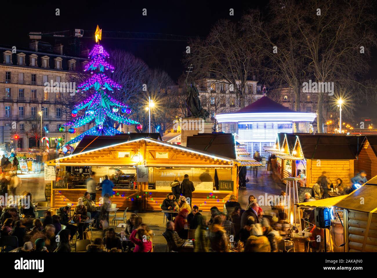 Il Bayonne mercatino di Natale di notte, Francia Foto Stock