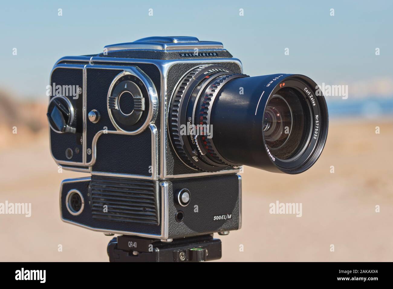 Fotocamera Hasselblad 500 EL/M modello. Realizzato in Svezia nel 1980. Obiettivo Carl Zeiss® Distagon 50 T, realizzato in Germania. Foto Stock