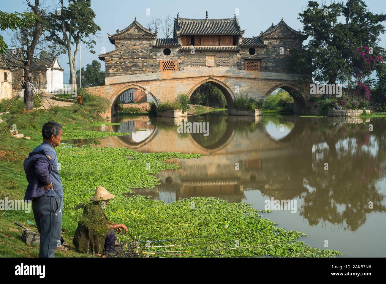 Xianghui ponte fu costruito una prima volta oltre il Fiume Lujiang nel villaggio di Xinfang, Jianshui, Yunnan in Cina nel 1814. Foto Stock