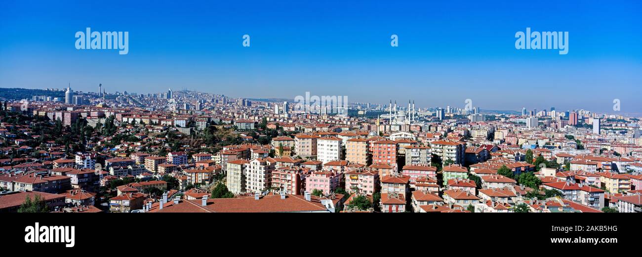 Vista aerea cityscape di Ankara sotto il cielo chiaro, Turchia Foto Stock