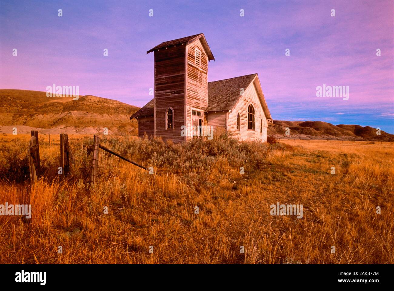 Casa abbandonata nel prato, Dorothy, Alberta, Canada Foto Stock