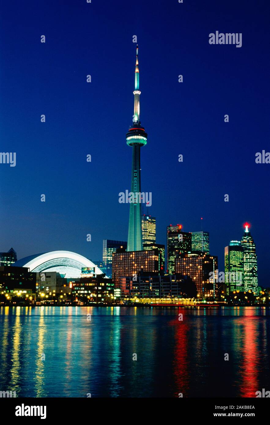Toronto skyline con CN Tower di notte, Ontario, Canada Foto Stock