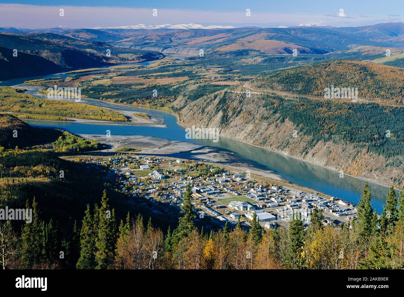 Panoramica della città di Dawson e del fiume Yukon, territorio di Yukon, Canada Foto Stock