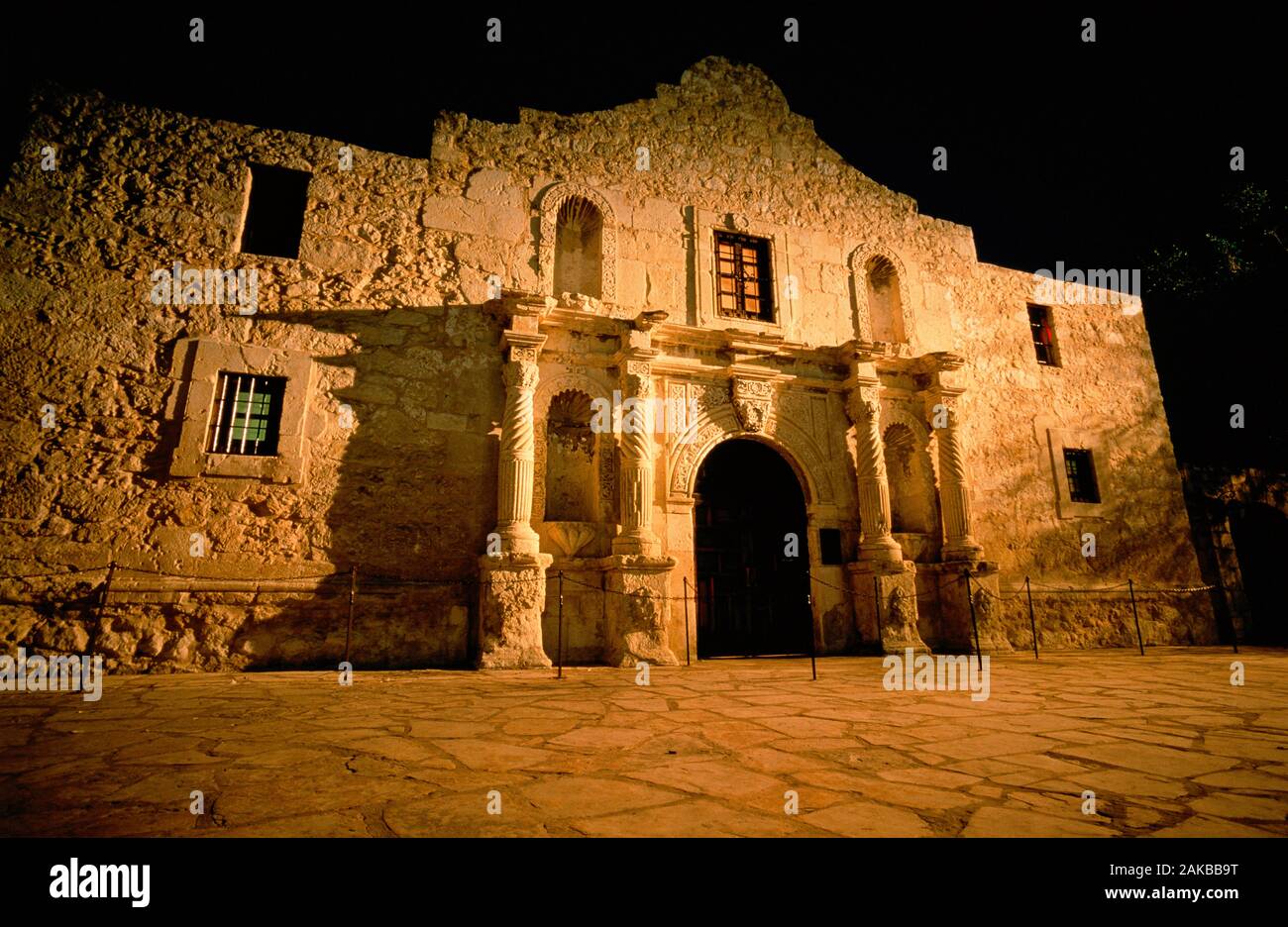 Il museo Alamo esterno dell'edificio di notte, San Antonio, Texas, Stati Uniti d'America Foto Stock