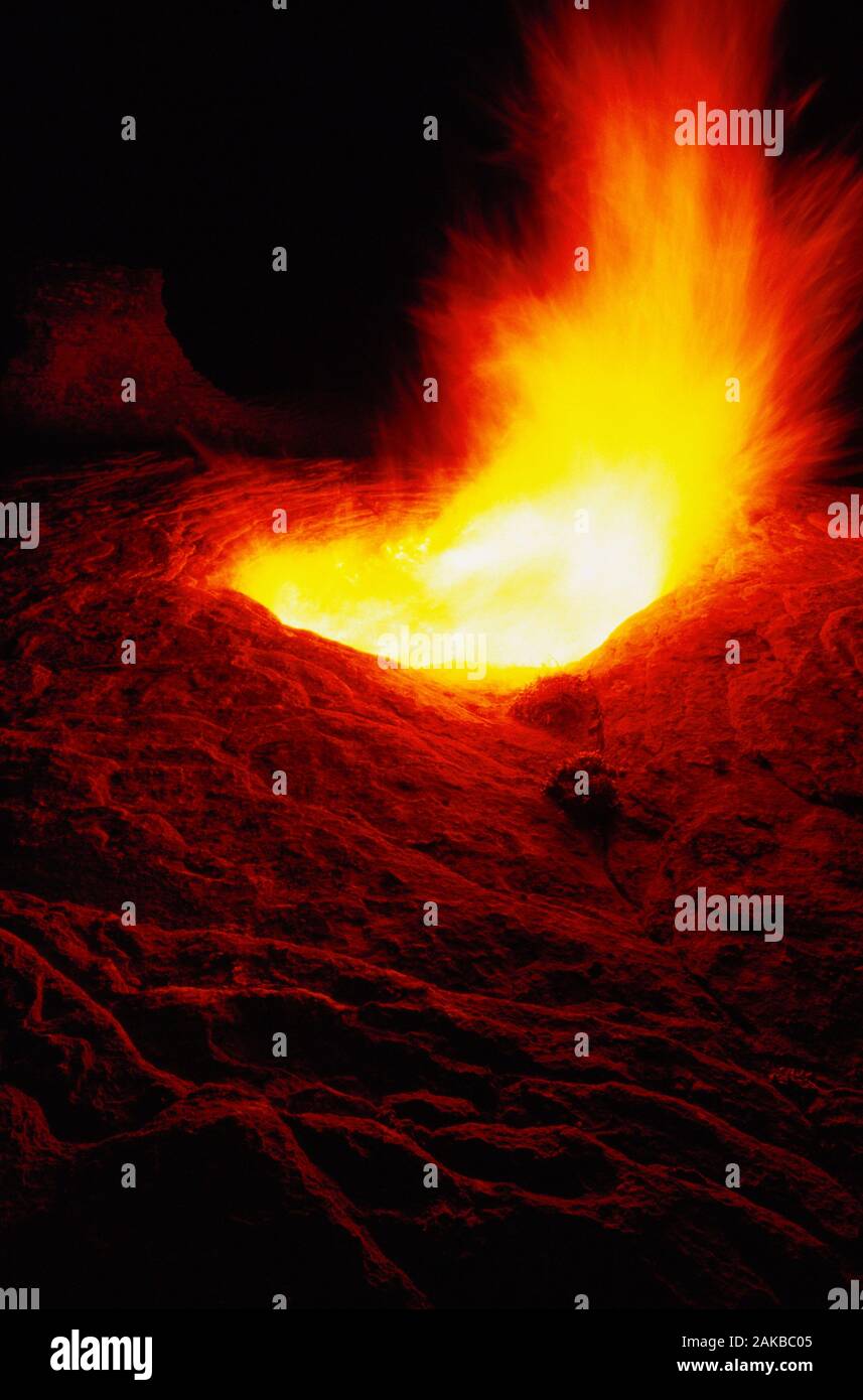 Paesaggio illuminato con formazione di roccia di notte, Gerusalemme rocce, Sweetgrass, Montana, USA Foto Stock