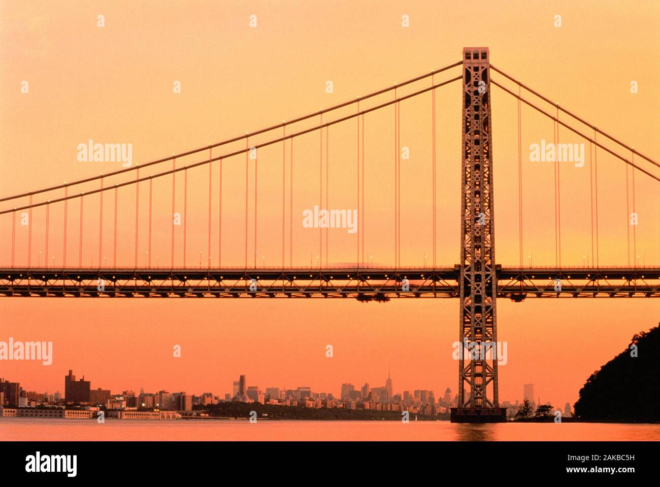 George Washington Bridge al tramonto, New York City, Stati Uniti d'America Foto Stock