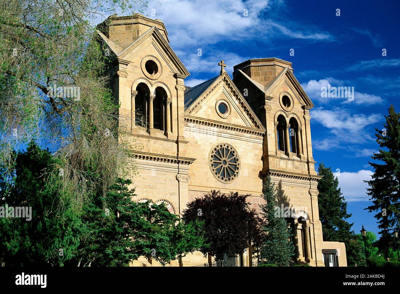 Vista di San Francesco Cattedrale, Santa Fe, New Mexico, NEGLI STATI UNITI Foto Stock
