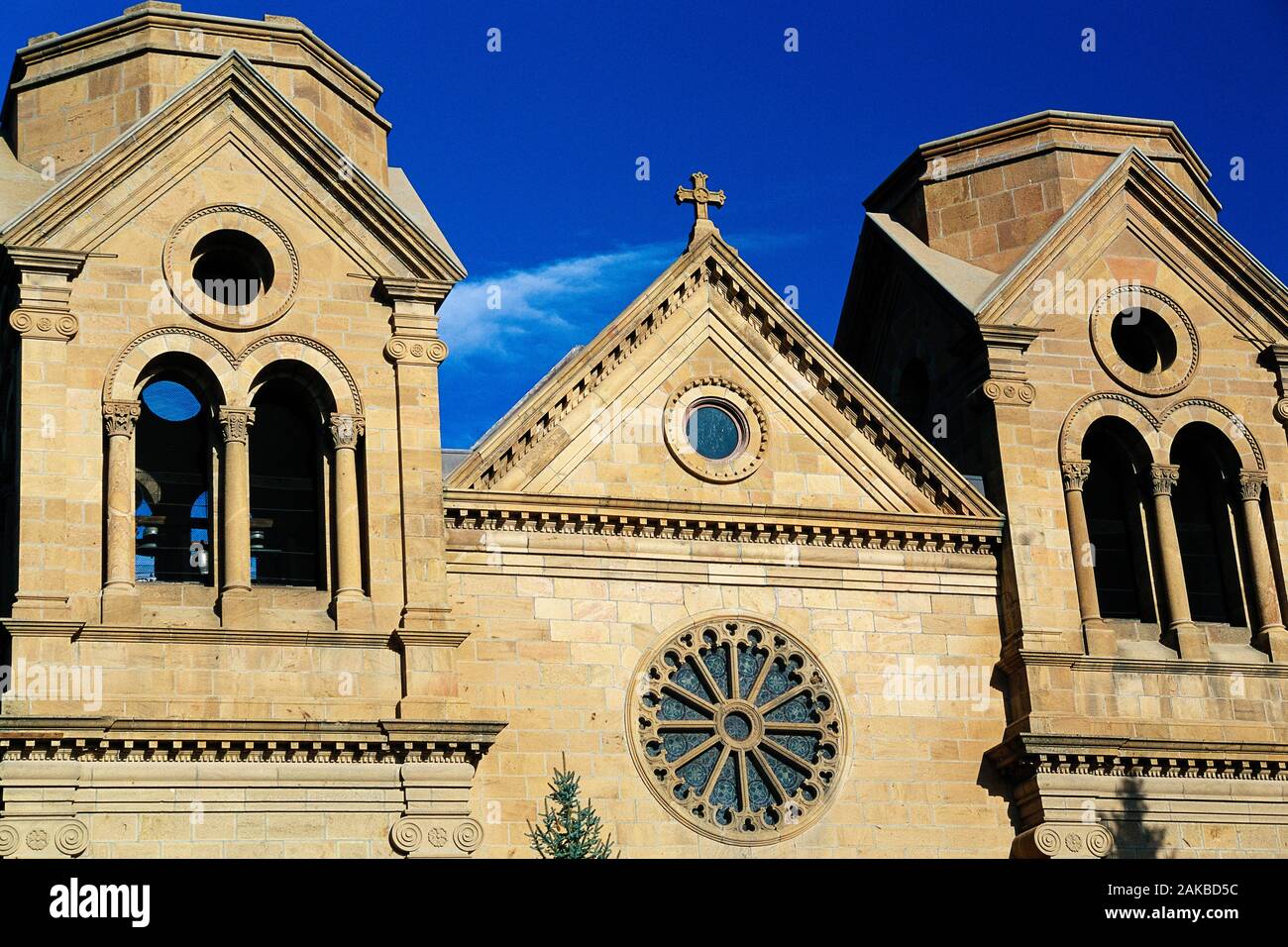 Vista di San Francesco Cattedrale, Santa Fe, New Mexico, NEGLI STATI UNITI Foto Stock
