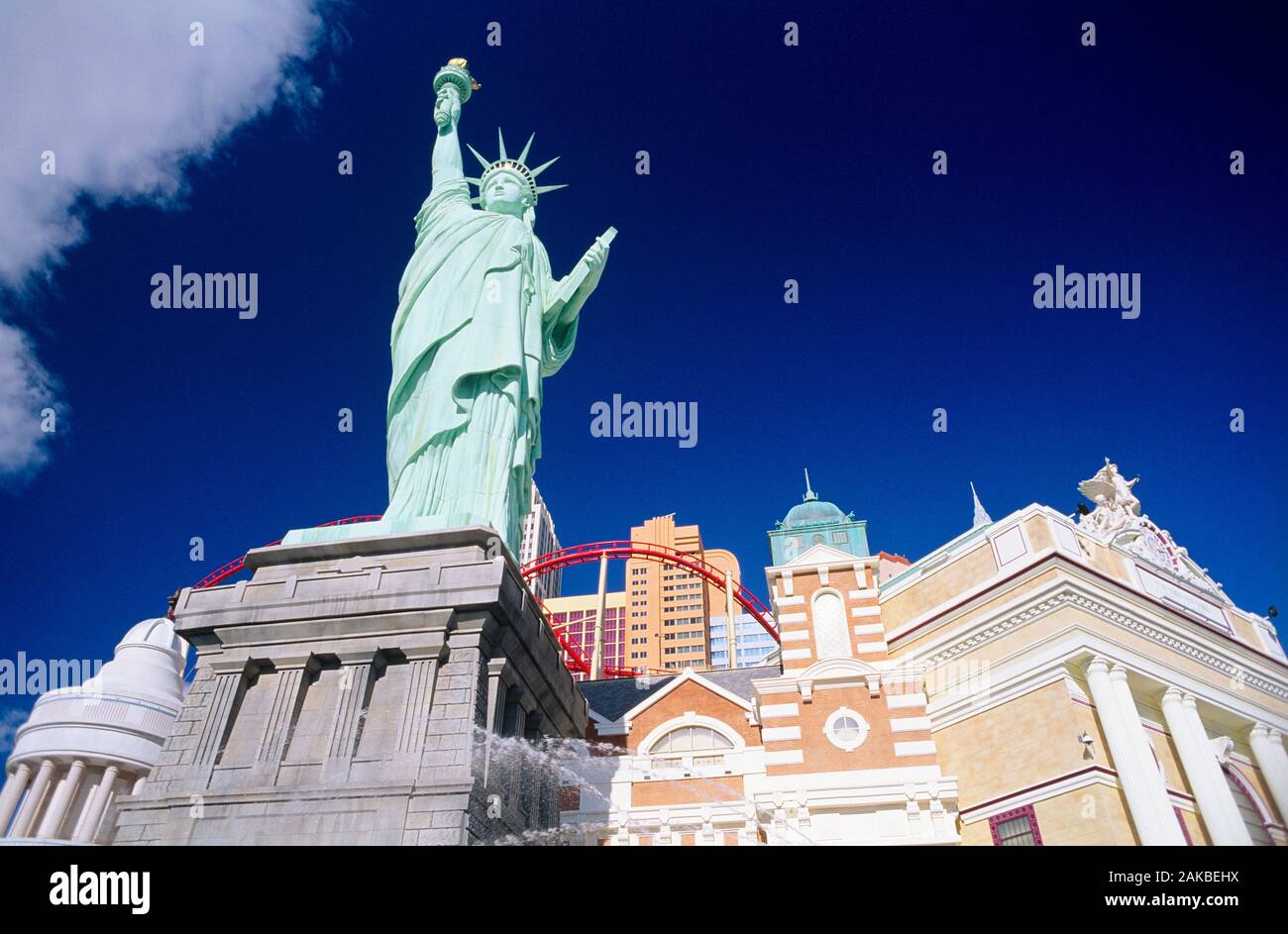 Basso angolo vista della Statua della Libertà nella parte anteriore di New York Hotel Las Vegas, Nevada, STATI UNITI D'AMERICA Foto Stock