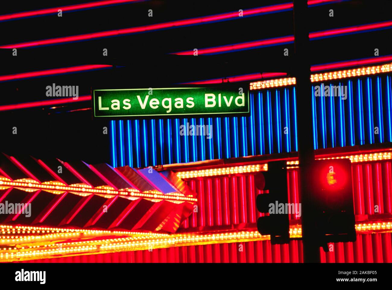 Las Vegas Blvd strada segno di notte, Las Vegas, Nevada, STATI UNITI D'AMERICA Foto Stock