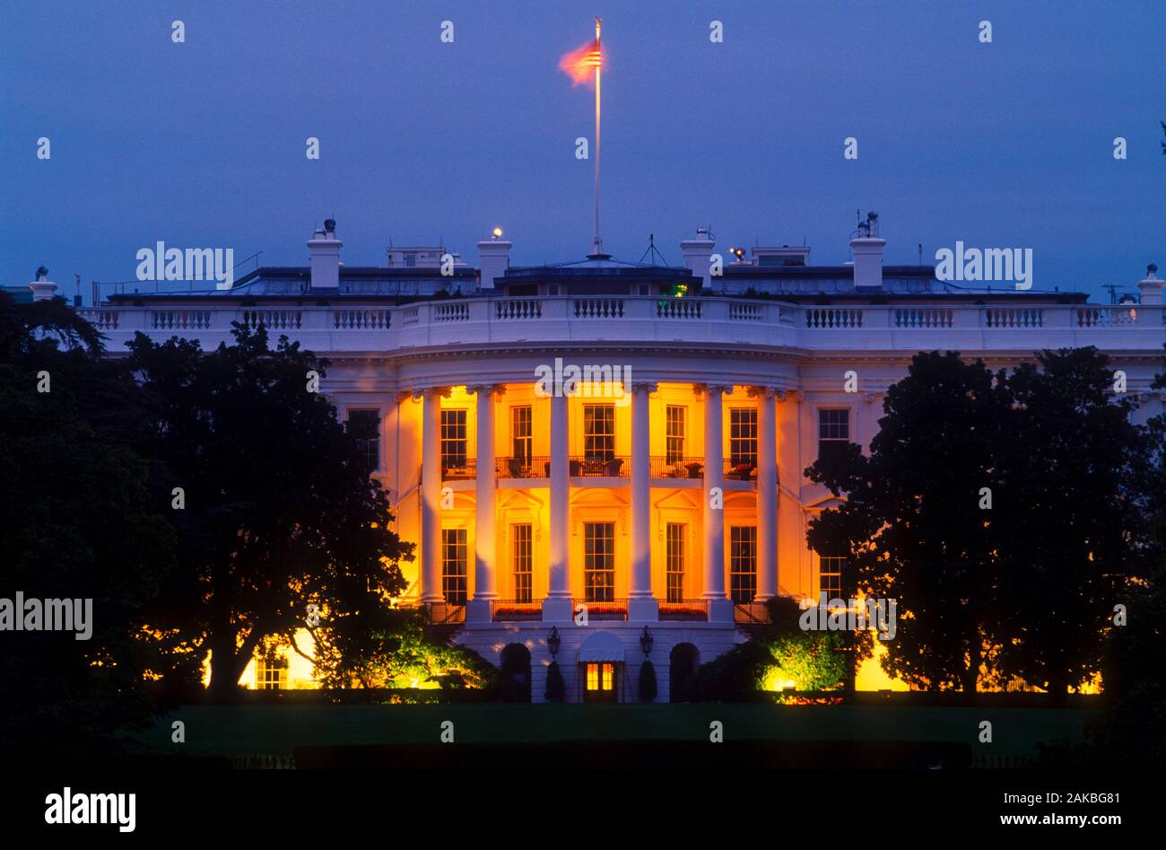 Casa bianca facciata illuminata di notte, Washington DC, Stati Uniti d'America Foto Stock