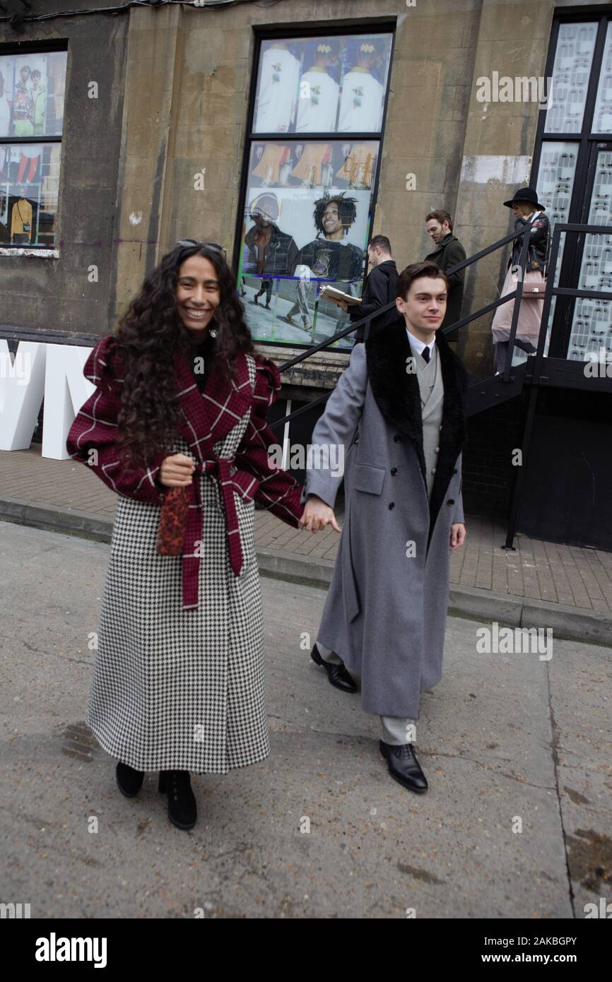 Mathias Le Fevre e artista, Ciinderella B Balthazar visto durante la London Fashion Week Uomo Gennaio 2020. Foto Stock