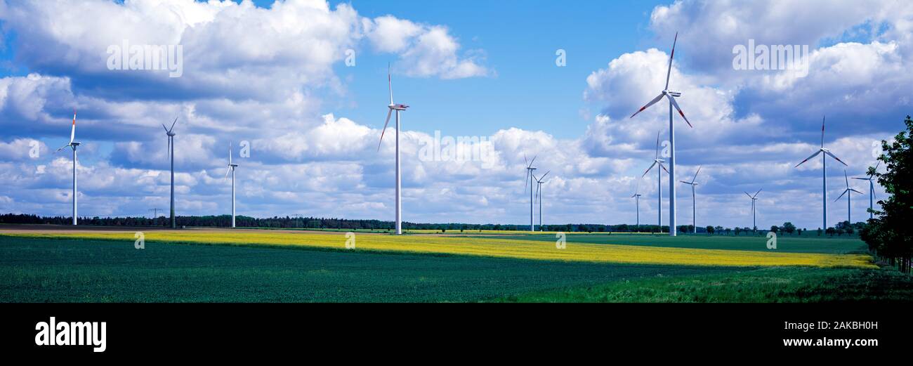 Le turbine eoliche in campo vicino a Stoccarda, Germania Foto Stock