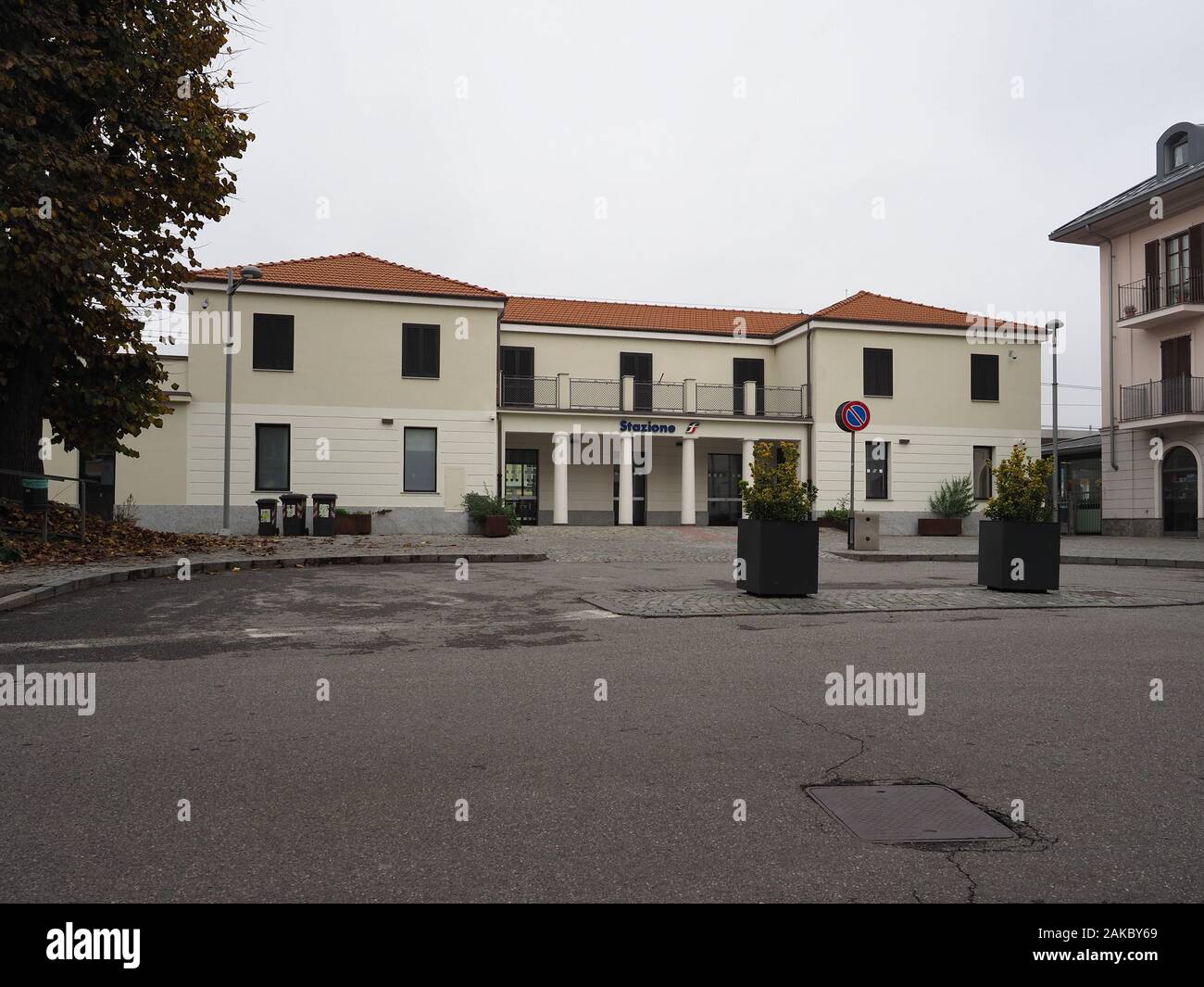 SETTIMO TORINESE, Italia - circa ottobre 2019: Settimo stazione ferroviaria Foto Stock