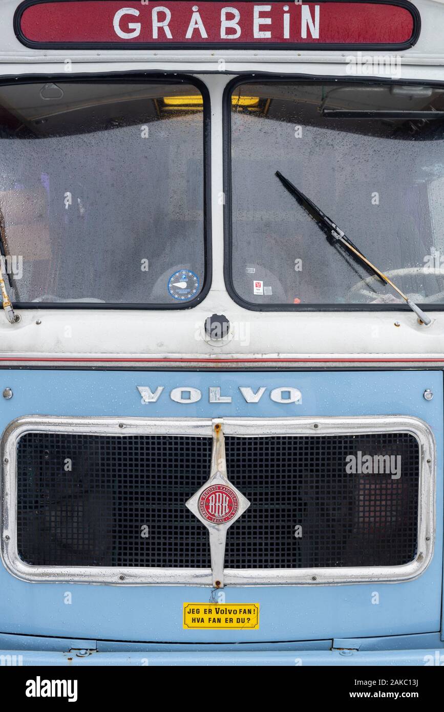 Norvegia, Nordland County, Isole Lofoten Henningsvaer, bus Foto Stock