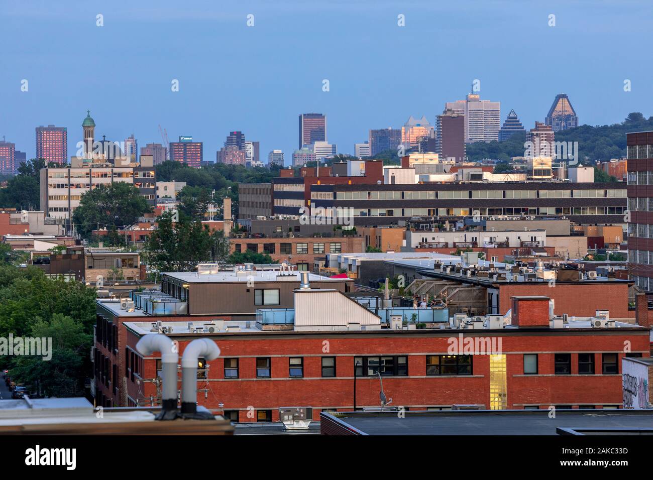 Canada, Provincia di Quebec, Montreal, vista generale dal quartiere Mile-Ex, sullo sfondo il centro cittadino di grattacieli Foto Stock