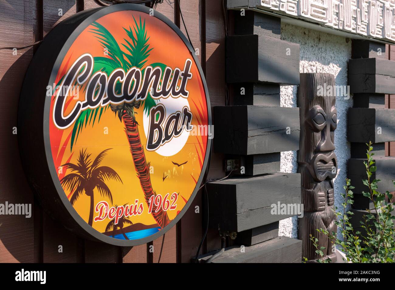 Canada, provincia del Québec, regione Mauricie, Trois-Rivières, Hotel Motel di noce di cocco con un kitsch, look vintage e soprattutto ultimo vestigio della moda di Tiki evocando le spiagge polinesiana Foto Stock