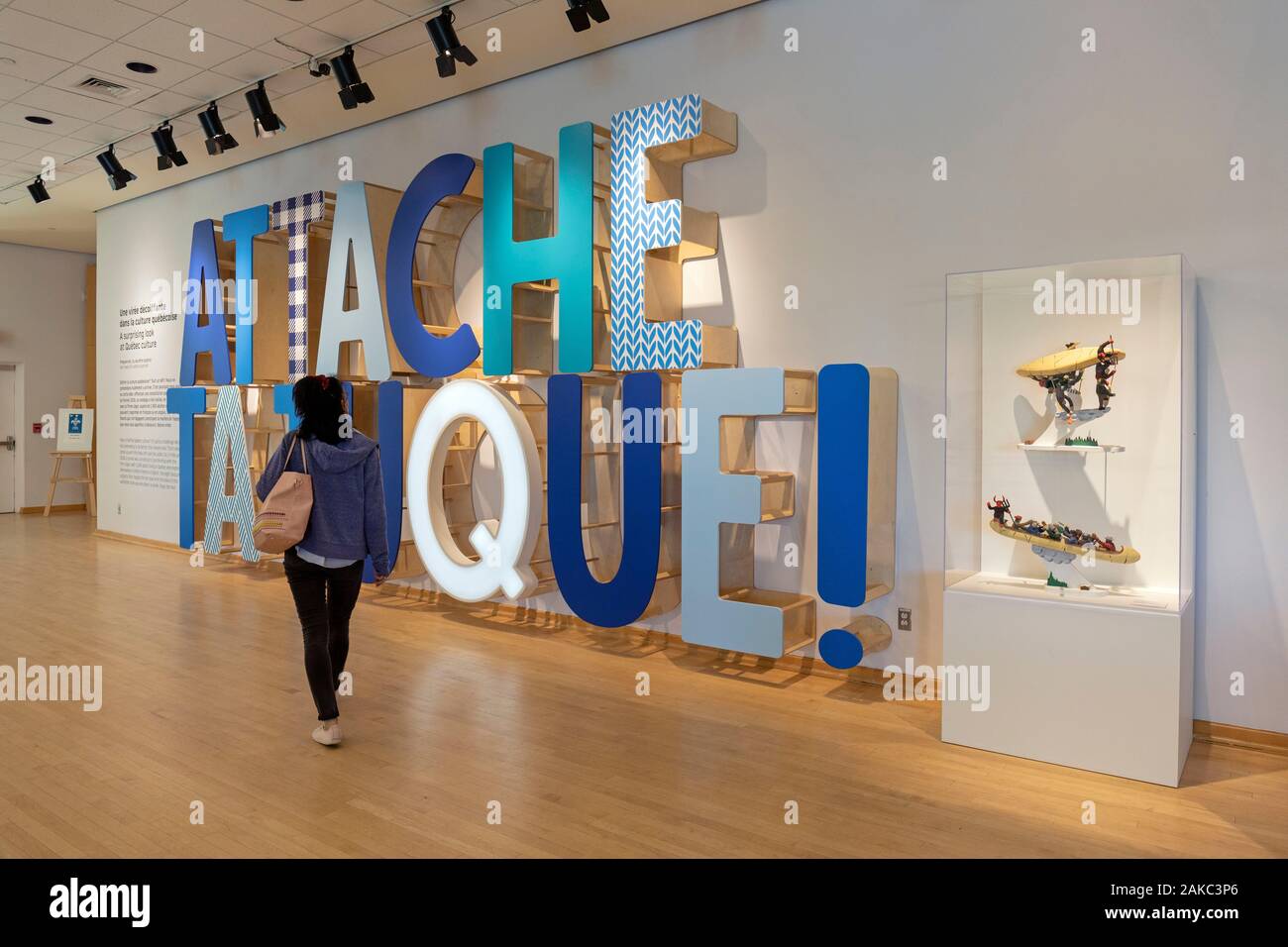 Canada, provincia del Québec, Regione Mauricie, Trois-Rivières, il Pop, il Museo della Cultura Popolare che riflette l'identità unica del Québec Società, Attache ta tuque exhibition modello di rilascio OK Foto Stock