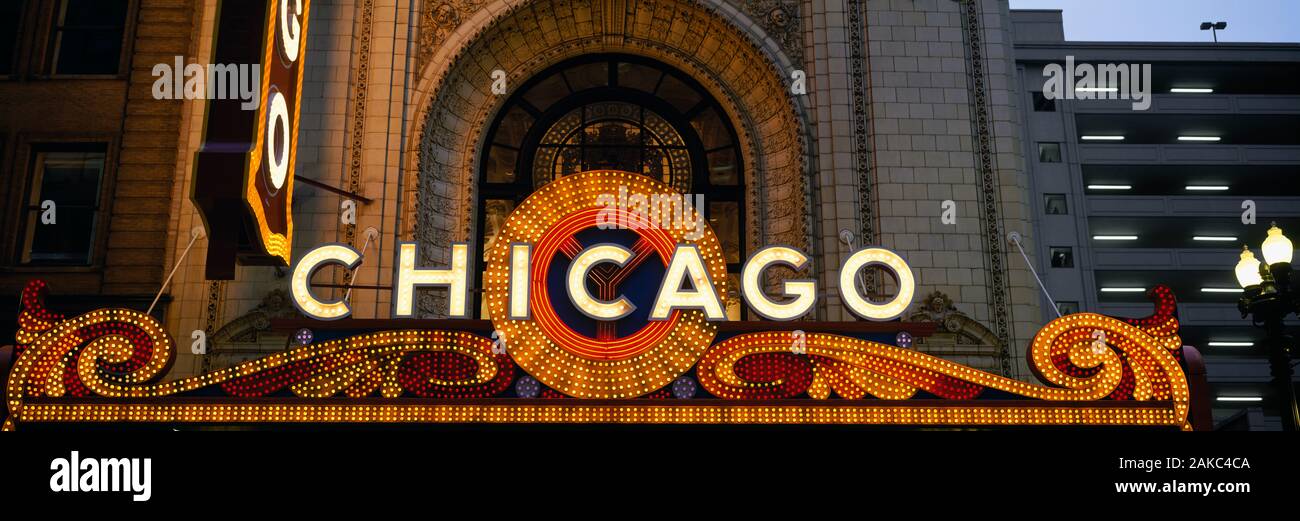 In prossimità dell'ingresso di uno stadio teatro, teatro di Chicago, Chicago, Illinois, Stati Uniti d'America Foto Stock