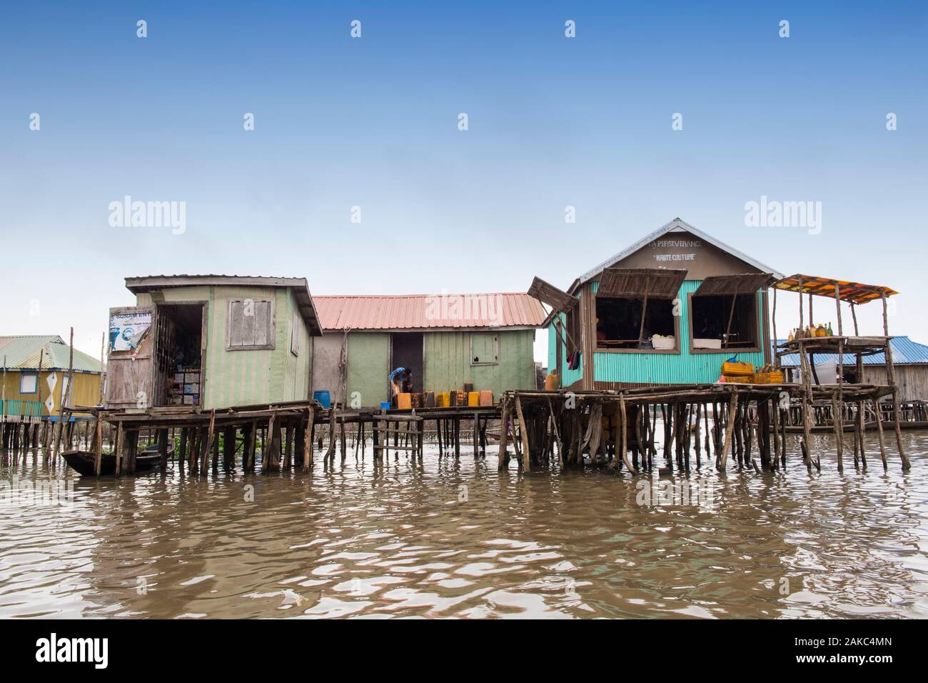 Il Benin, Lakeside città di Ganvié, benzina shop Foto Stock