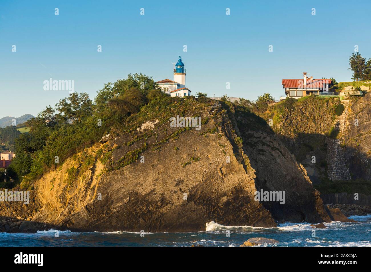 Spagna, Paesi Baschi, Guipuzcoa, Zumaia, UNESCO dei Geoparchi Flysch, o basco piana costiera, con stratotypes risalenti a milioni di anni Foto Stock