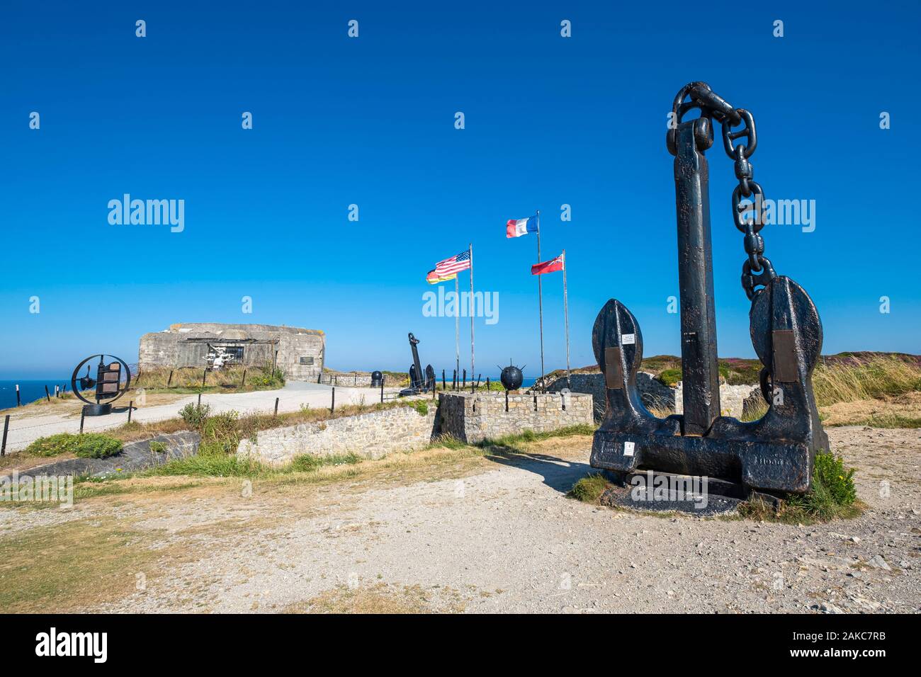 Francia, Finisterre, Armorica Parco Naturale Regionale, Crozon Penisola, Camaret-sur-Mer, Curbonn Fort vicino a Pointe de Pen Hir, un casemate ospita il Museo Memoriale per la battaglia dell'Atlantico Foto Stock