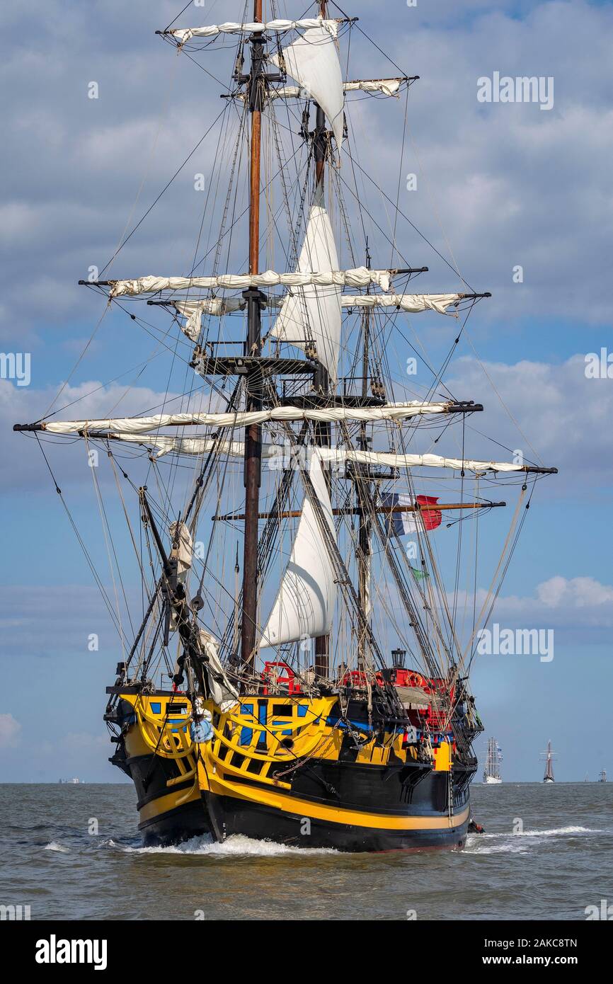 Francia, Seine Maritime, Le Havre, Armada di Rouen 2019, la fregata Etoile du Roy nella baia della Senna Foto Stock