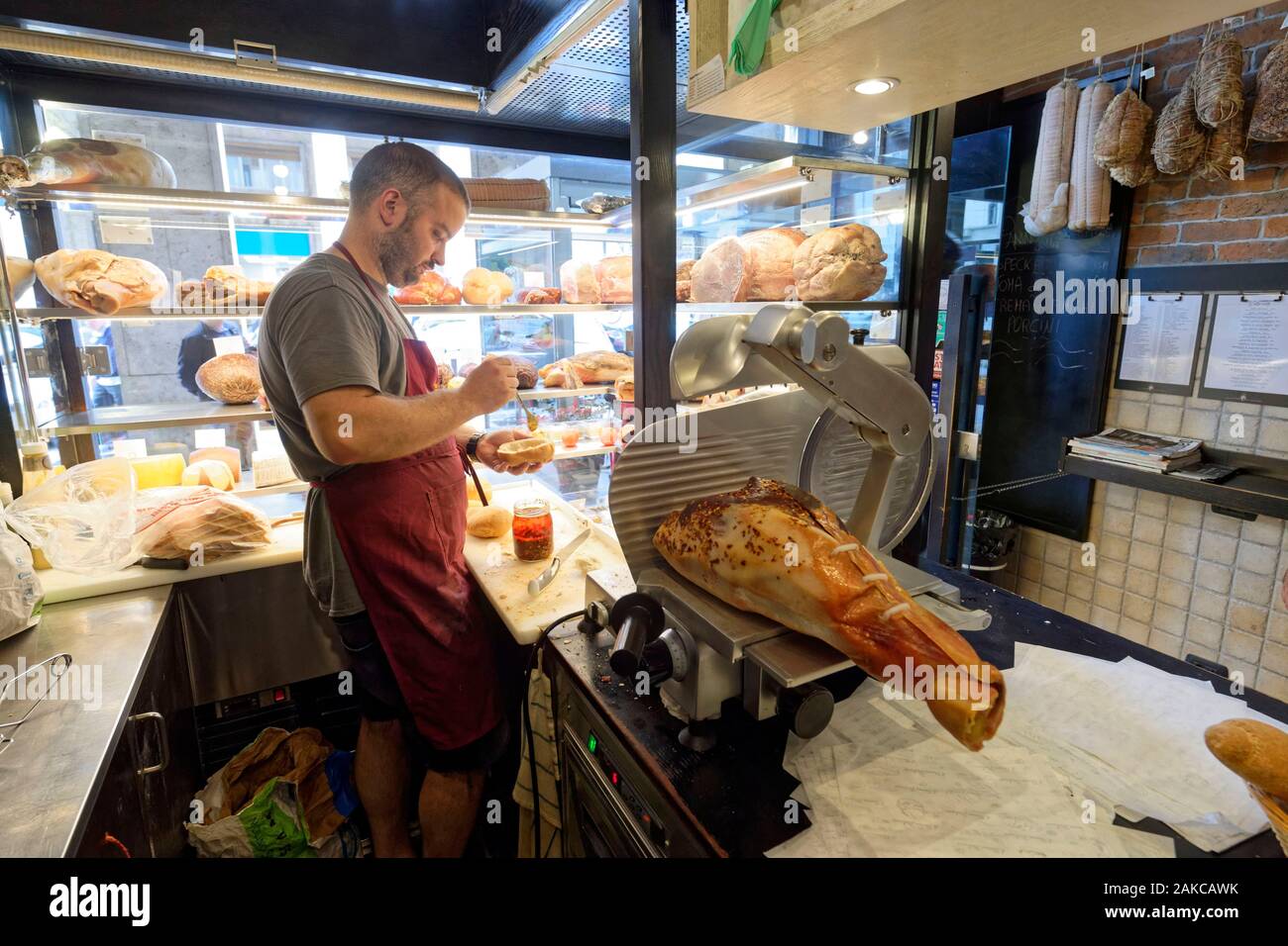In Italia, la Liguria, Genova, via XX Settembre distretto, il panino Italiano, preparazione di panini su richiesta, via Roccatagliata Ceccaldi 30r Foto Stock