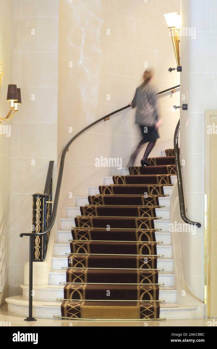 Francia, Parigi, Avenue Georges V, l'Hotel Prince de Galles (Marriott) inaugurato nel 1929, lobby decorata da Pierre-Yves Rochon Foto Stock