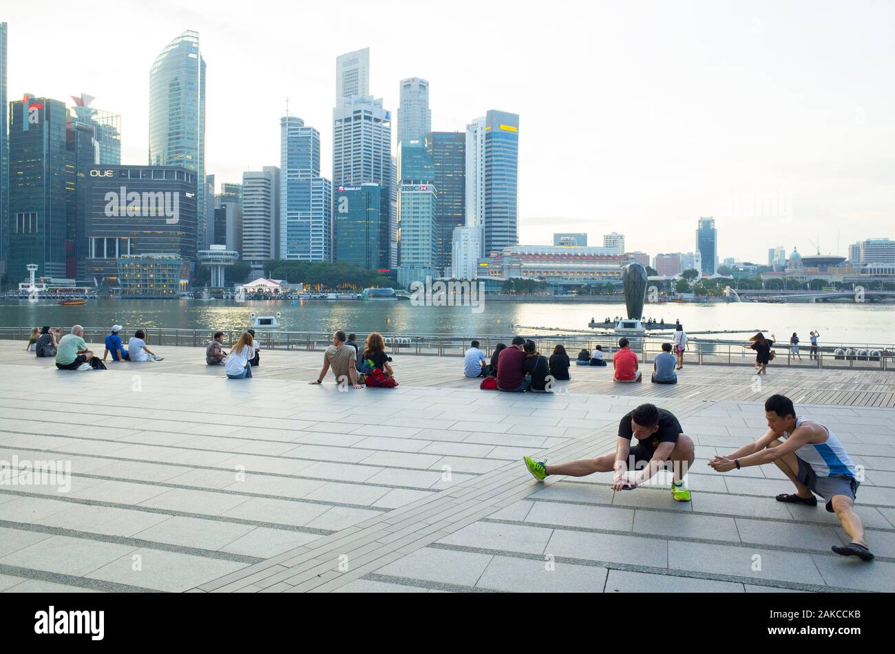 Singapore, Singapore, Marina Bay, per chi ama fare jogging stretching Foto Stock