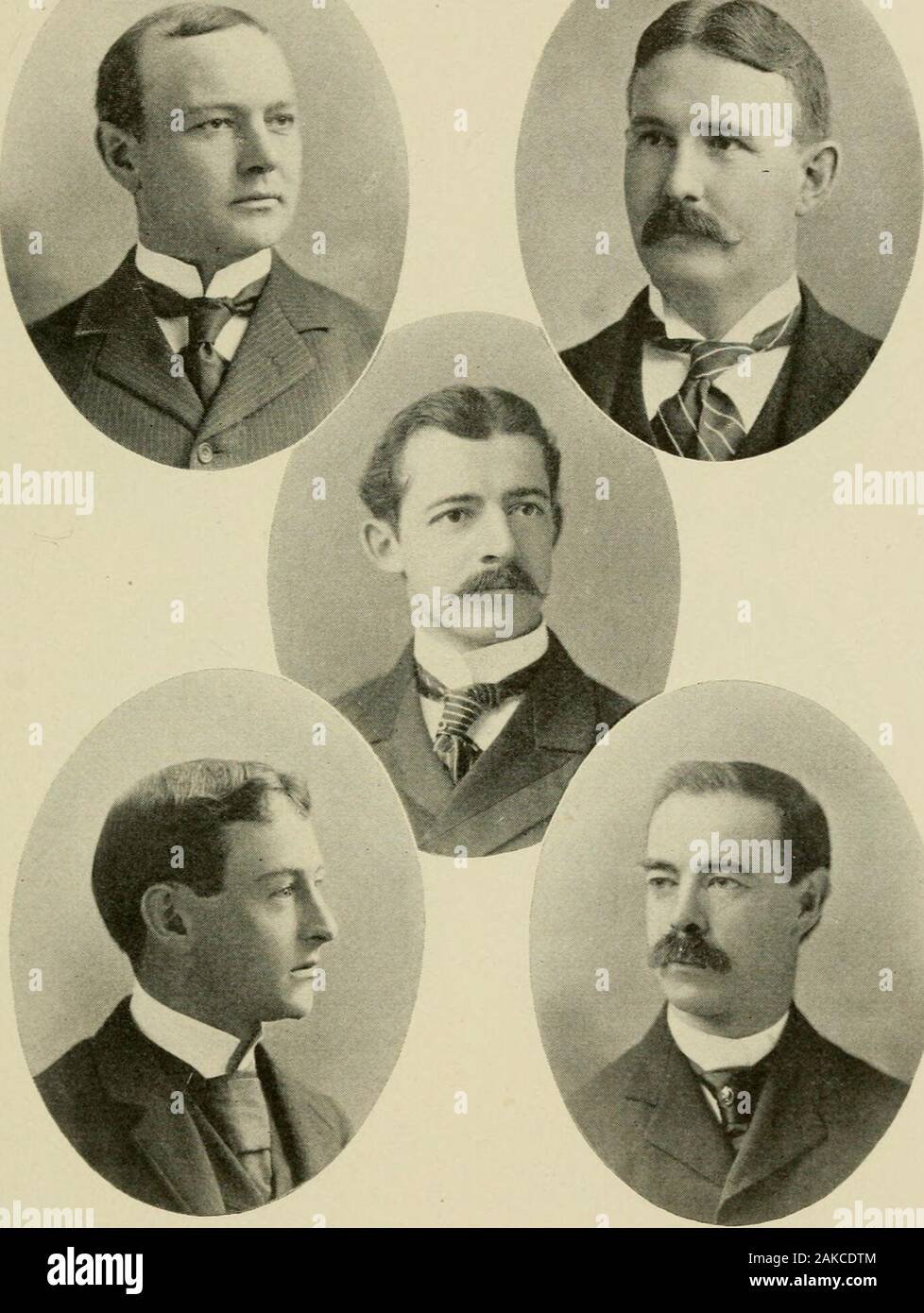 Lettera greca uomini di Filadelfia . l agenzia dell'twofounders e del compianto prof. 0. H. Kendall, S. D. Sadtler, David J. Myers,Henry H. BINGHAM, J. Douglas Brown, Thomas Chamberlain, Chas. H. Col-ket, Samuel G. Dixon, Wm. P. Elwell. Thos. F. e Wm. C. lordo, Wm. E.Helme, W. Macpherson Horner, Rev. Samuel D. McConnell, il dott. Wm. Camp-bell Posey, prof. Felix E. Schelling, Wm. N. Wilbur ed altri, un associazione activeAlumni presto è stato formato, il quale trattiene grandi e enthusiasticyeariy banchetti. Questa società ha ora circa 300 nomi sul suo rullo e alla riunione itslast eletto il sig. Morris panno L. Foto Stock