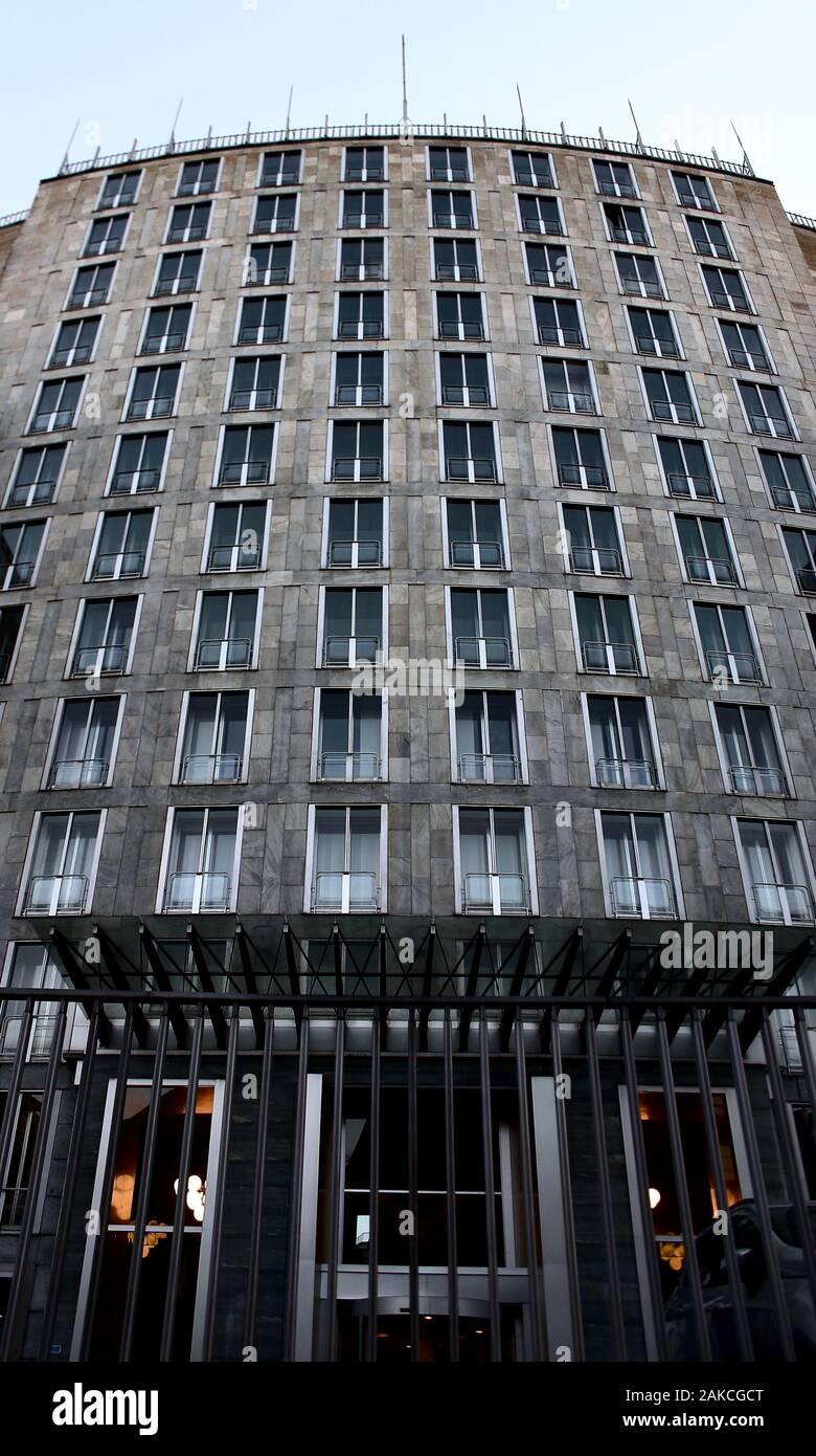 Milano (IT), modernismo in via Turati, Ambasciata degli Stati Uniti Foto Stock